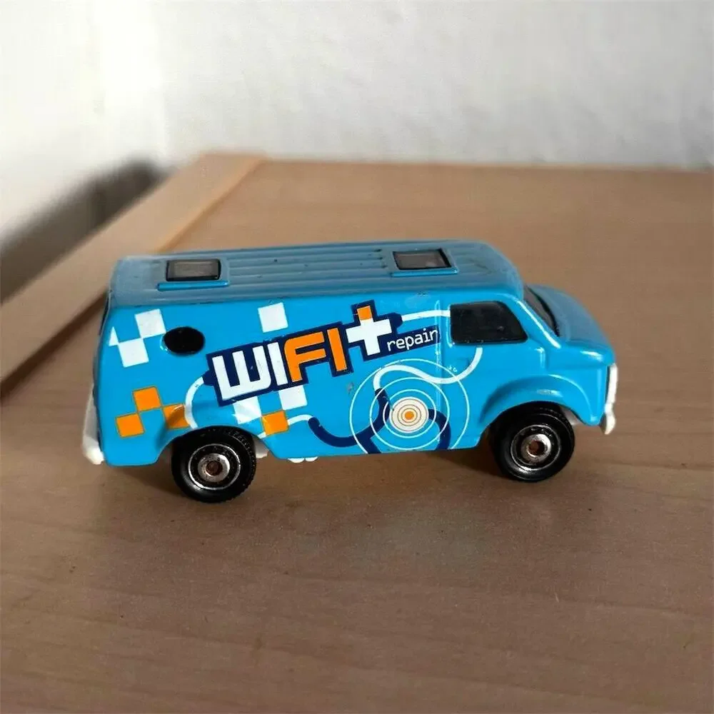Matchbox Y2K 2006 Chevy Van WiFi Repair Diecast Model 1:74 Blue